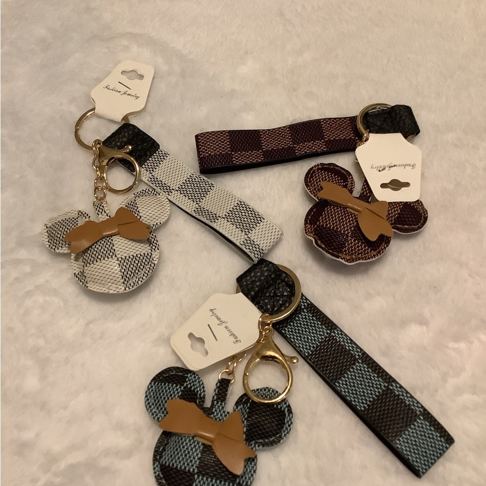 Checkered Keychain Set with Bow Accents